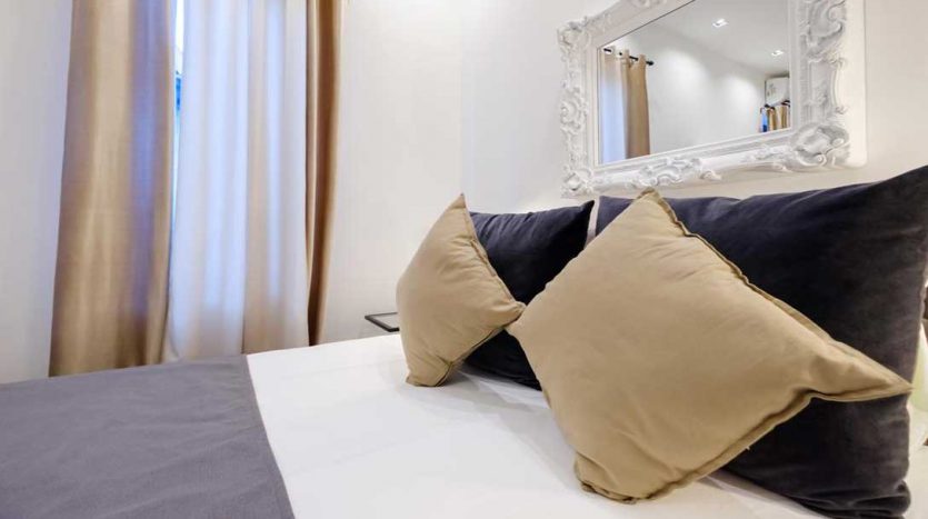 Vacation rental Elegance Two - Master bedroom linen