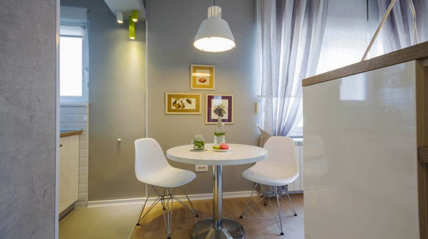 Apartment Knez Mihailova dining table