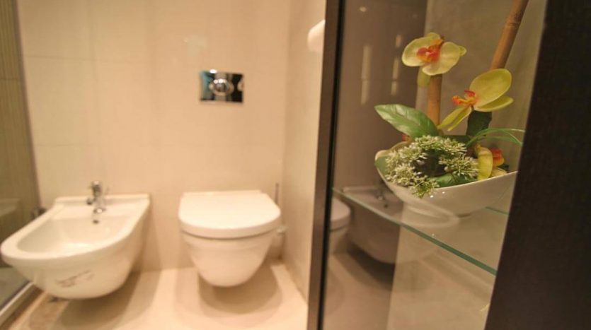 Apartment Lux Simina bathroom toilet and bidet