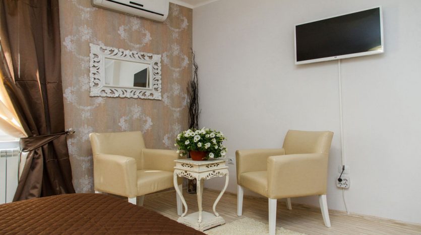 Vacation rental Obilic Belgrade bedroom chairs
