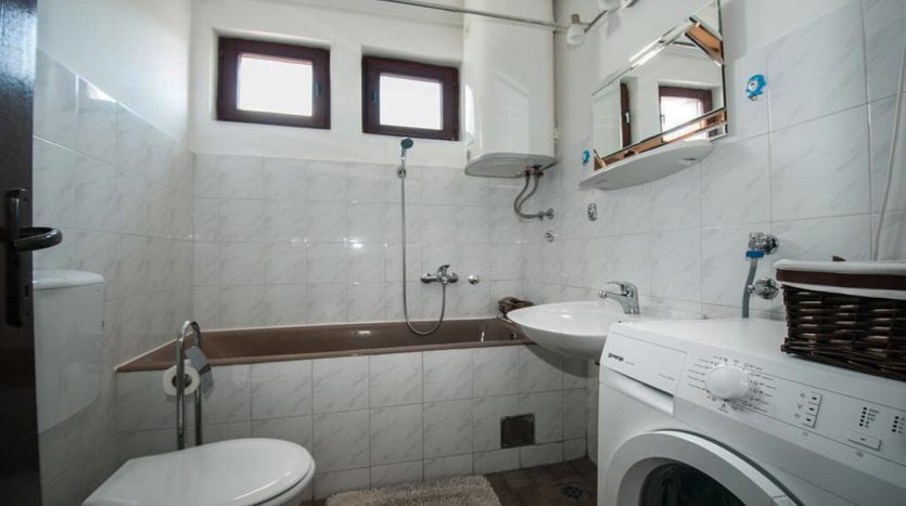 Vacation rental Sense Belgrade bathroom