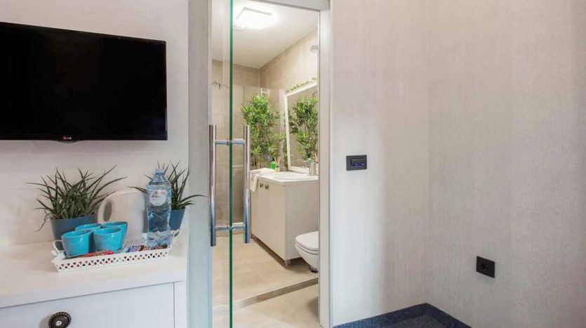 Apartman Tiffany - Veliki LCD TV i vrata kupatila