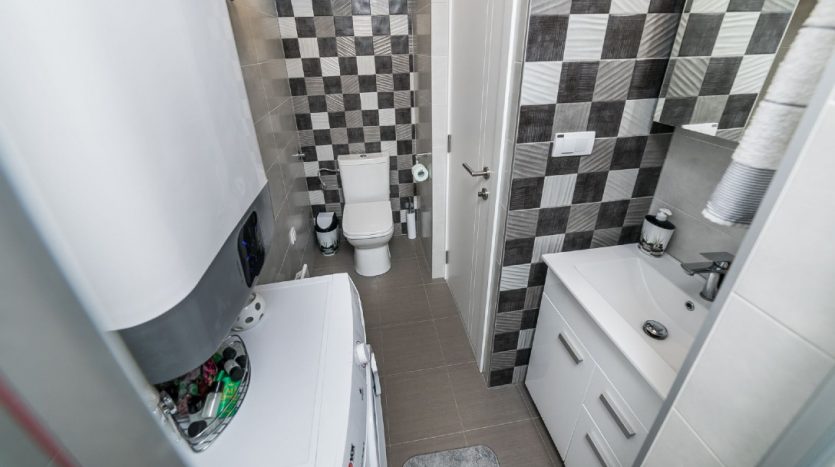 Apartment City bathroom