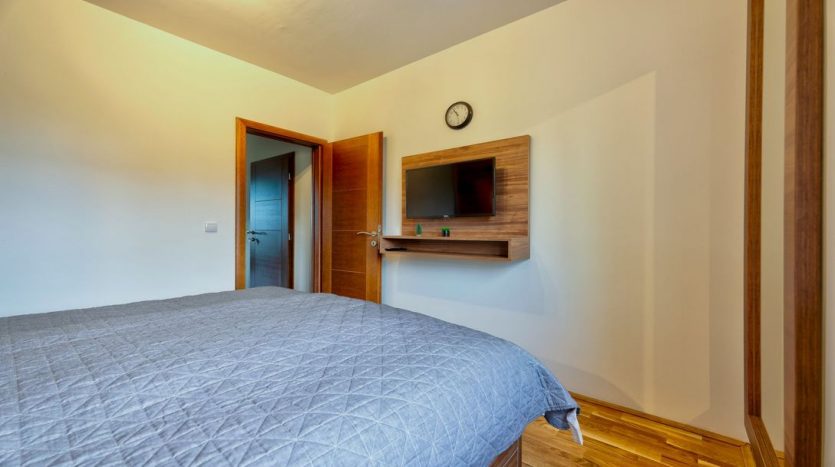 One-bedroom apartment Golden Pine bedroom
