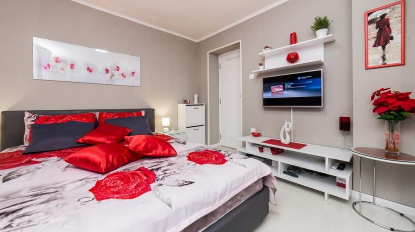 studio ruby bedroom